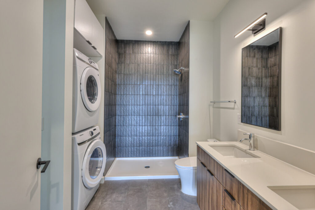 Reeve_Apt_Bath_01 Interior, Apartment, Building, Nashville, Construction, Bathroom, Shower