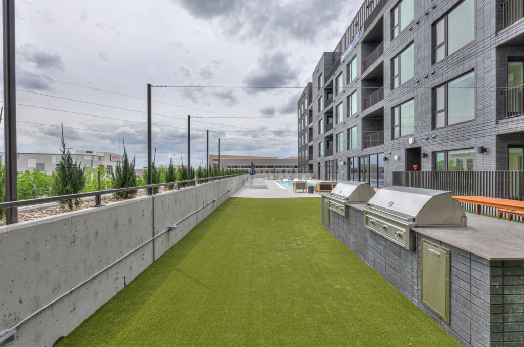 Reeve_Apt_Pool_Deck_04 Exterior, Apartment, Building, Nashville, Construction, Patio, Pool, Deck, Grill
